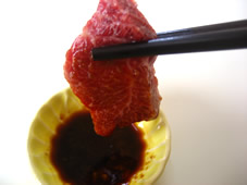 熊本馬肉を醤油に